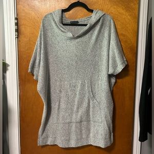 Grey Short Sleeve Sweater Size L/XL
